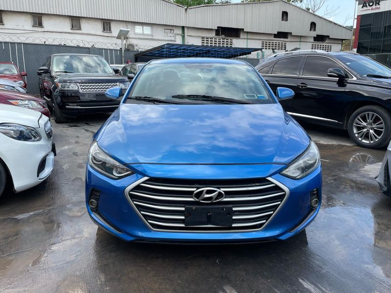 Hyundai Elantra • 2023 • 3,000 km 1