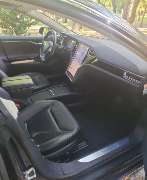 Tesla Model S • 2016 • 149,000 km 7