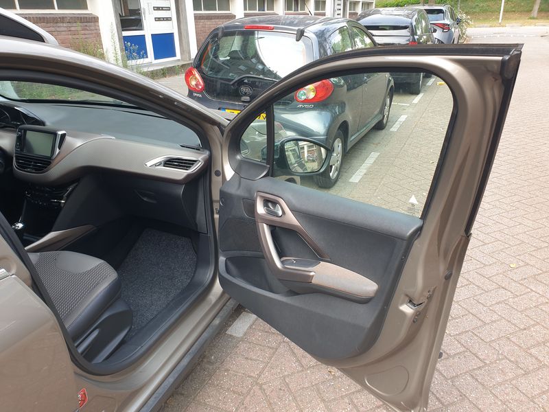 Peugeot 2008 • 2014 • 63,600 km 20