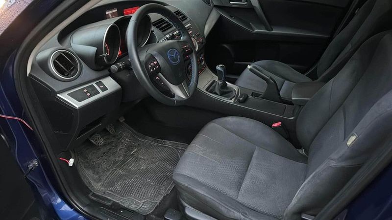 Mazda 3 • 2009 • 320,000 km 2