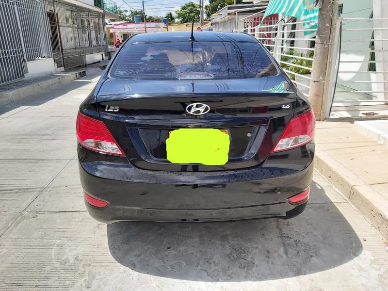 Hyundai Accent • 2016 • 42,340 km 9