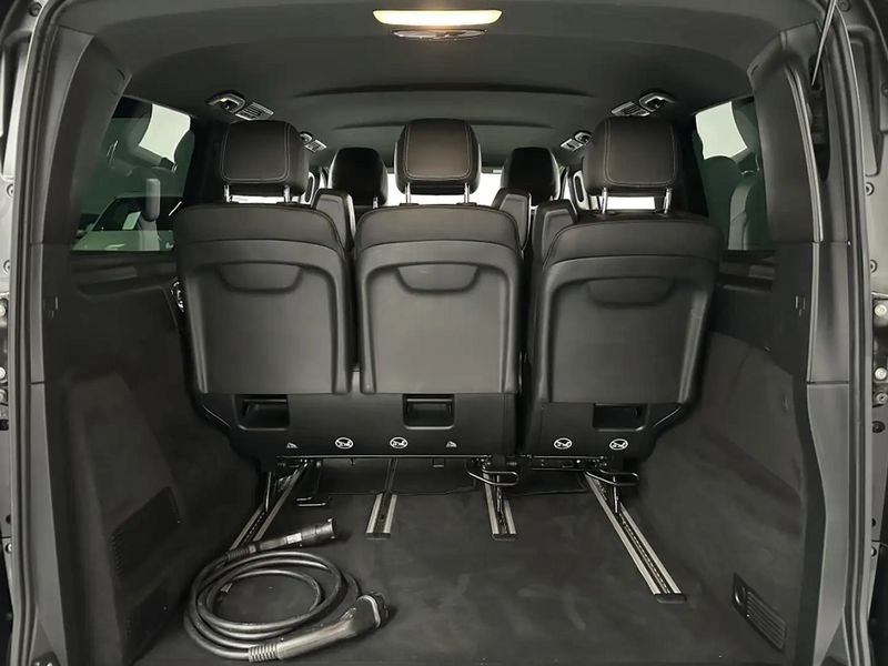 Mercedes-Benz 210 Van • 2021 • 33,000 km 14