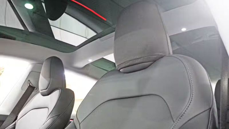 Tesla Model 3 • 2024 • 2,750 km 30