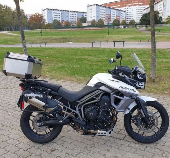 Triumph tiger 800 • 2017 • 14,000 km 2