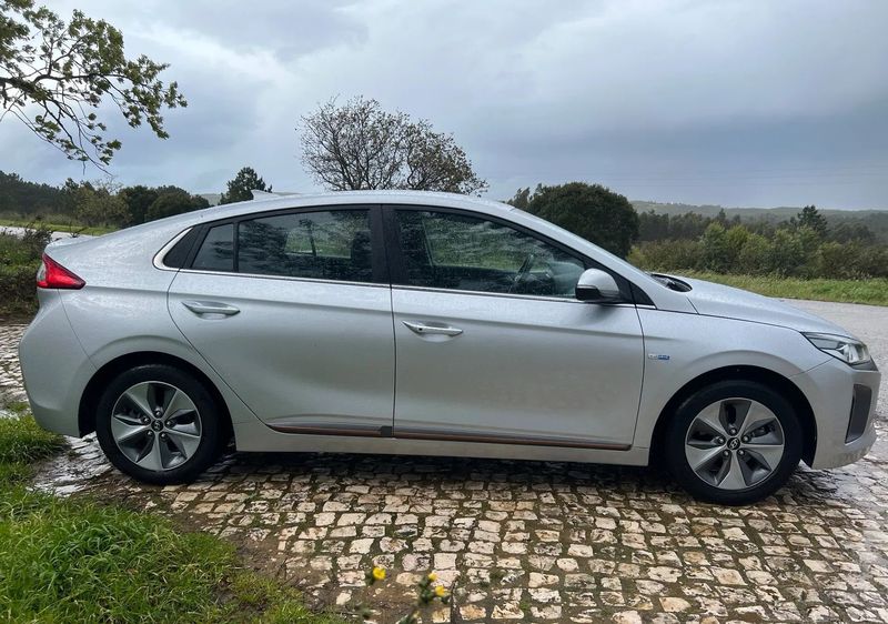 Hyundai Ioniq Electric • 2018 • 75,000 km 9
