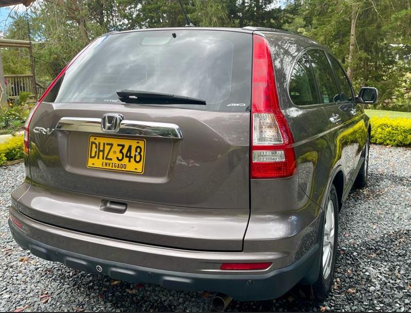 Honda CR-V • 2011 • 108,000 km 6