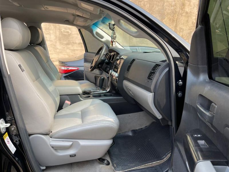 Toyota Tundra • 2012 • 32 km 2