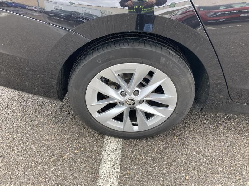 Škoda Octavia • 2024 • 19,152 km 4