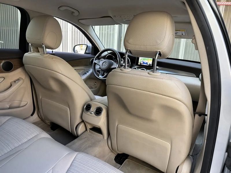 Mercedes-Benz C • 2015 • 75,000 km 10