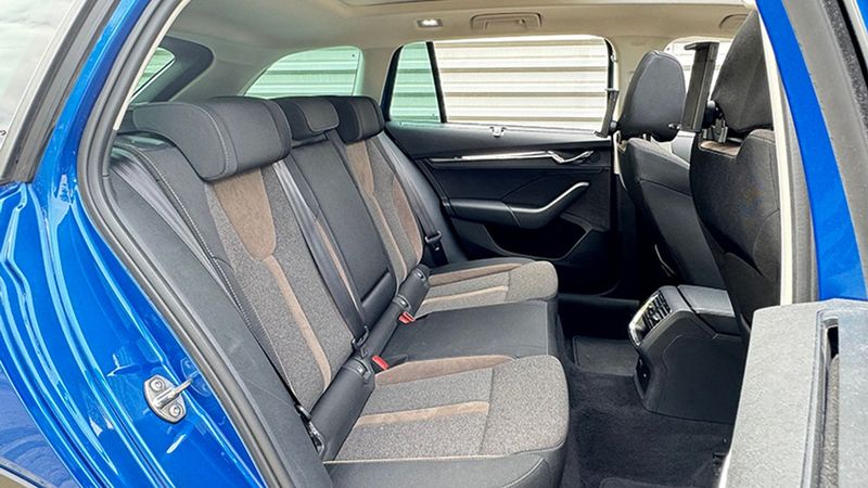 Škoda Octavia Combi • 2021 • 124,855 km 6