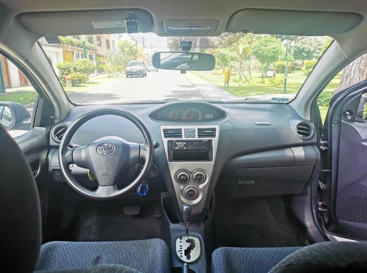 Toyota Yaris • 2011 • 76,000 km 2