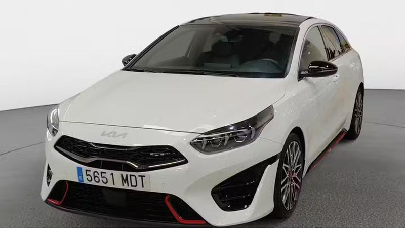Kia Pro Cee`d • 2023 • 25,527 km 1