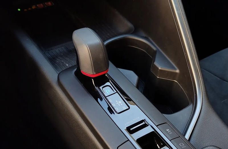 Toyota C-HR • 2024 • 16,609 km 7