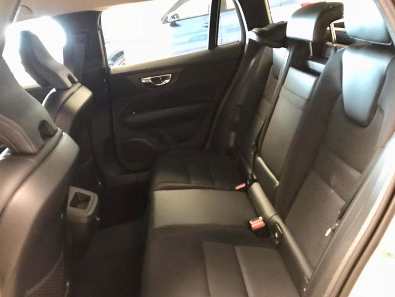 Volvo V60 • 2018 • 91,000 km 5
