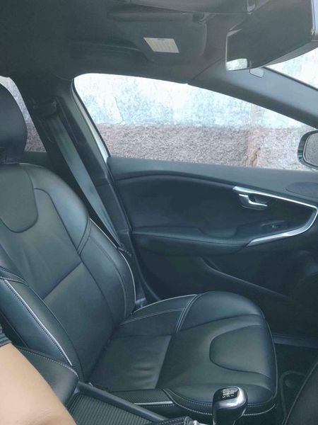 Volvo V40 • 2014 • 80,000 km 3