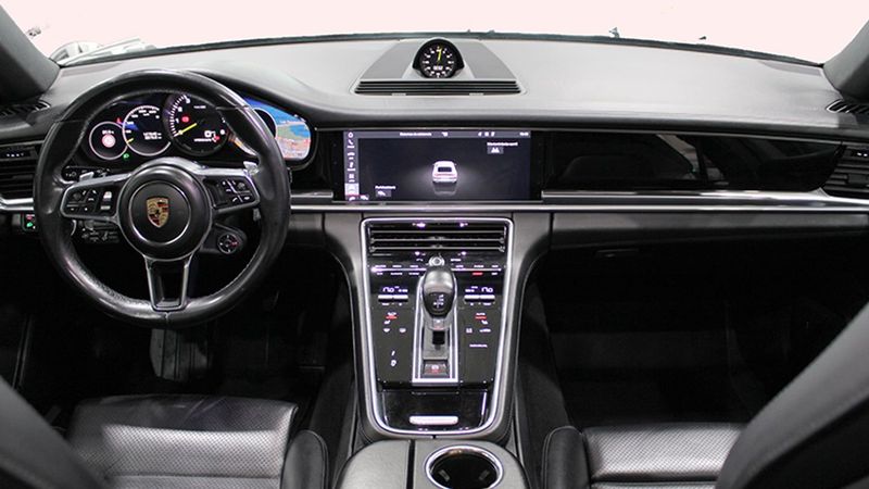Porsche Panamera • 2019 • 127,946 km 2