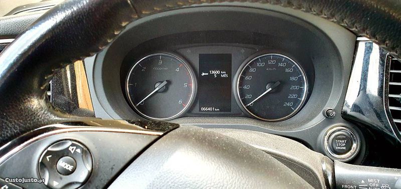 Mitsubishi Outlander • 2016 • 79,000 km 5