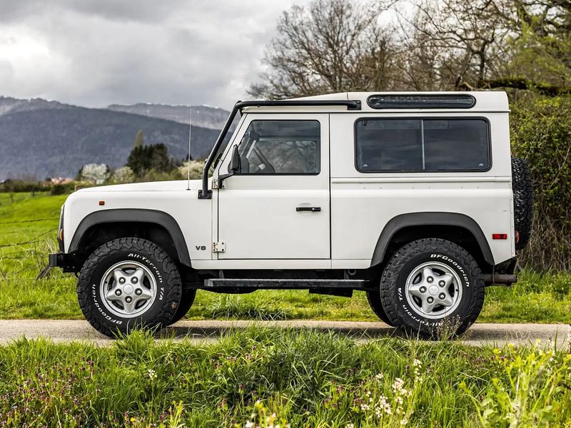 Land Rover Defender • 1998 • 122,600 km 1