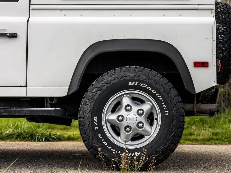 Land Rover Defender • 1998 • 122,600 km 10
