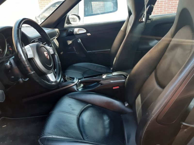 Porsche 911 • 2006 • 160,000 km 3