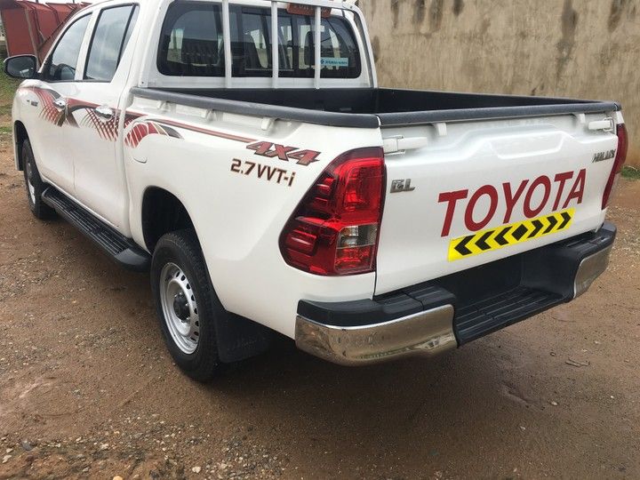 Toyota Hilux • 2016 • 32 km 3