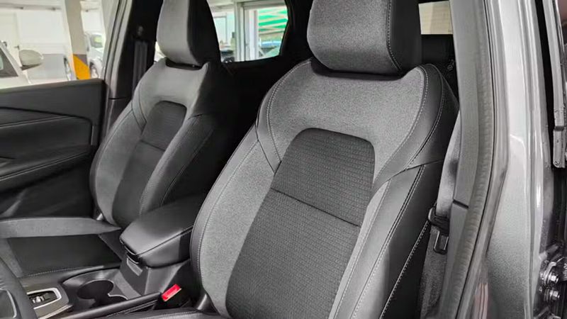 Nissan Qashqai • 2025 • 5,720 km 9