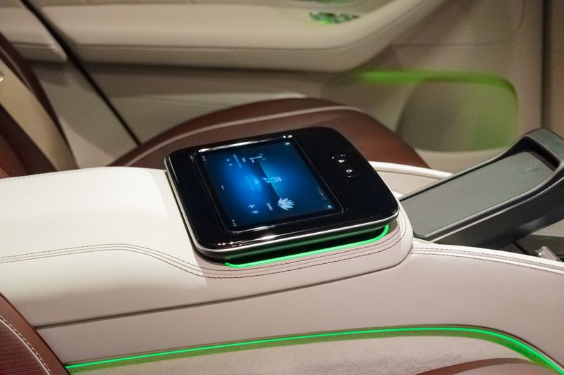 Mercedes-Benz Maybach • 2024 • 3,800 km 11