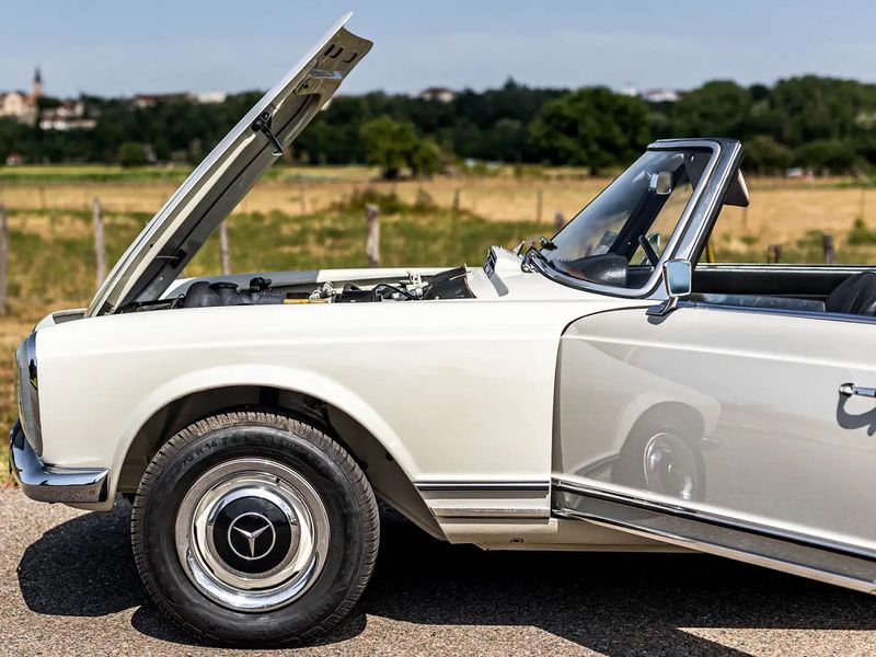 Mercedes-Benz SL • 1965 • 45,000 km 10