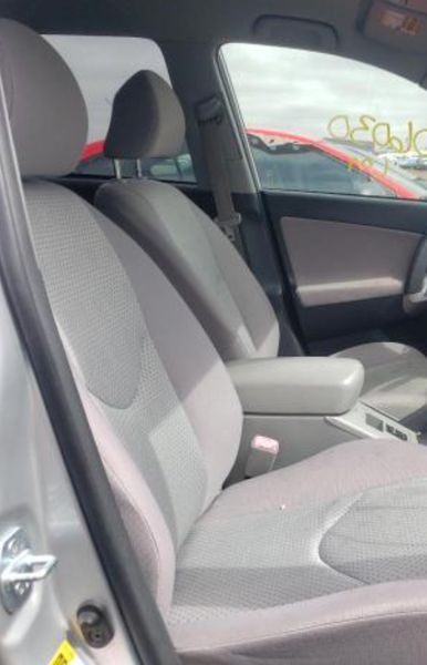 Toyota RAV4 • 2005 • 50,000 km 4