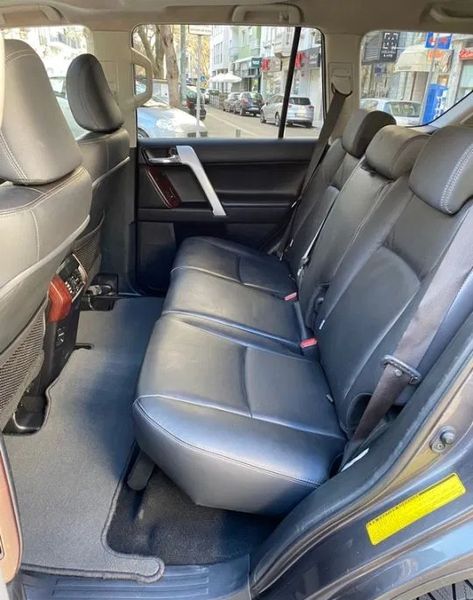 Toyota Land Cruiser • 2016 • 115,000 km 4