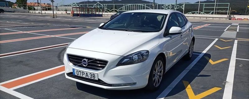 Volvo V40 • 2012 • 281,000 km 1