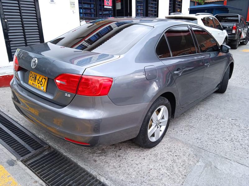 Volkswagen Jetta • 2012 • 1 km 2