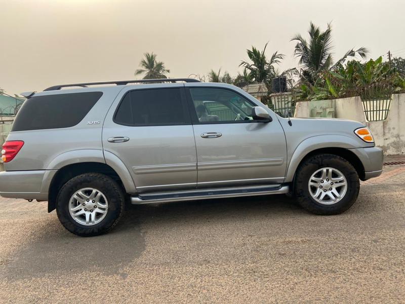 Toyota Sequoia • 2006 • 130,000 km 2