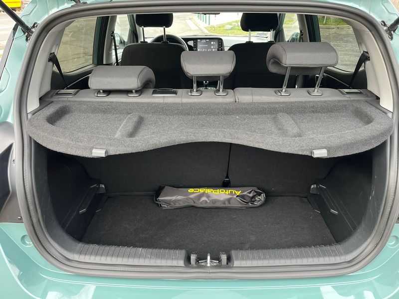 Hyundai i10 • 2023 • 9,600 km 11