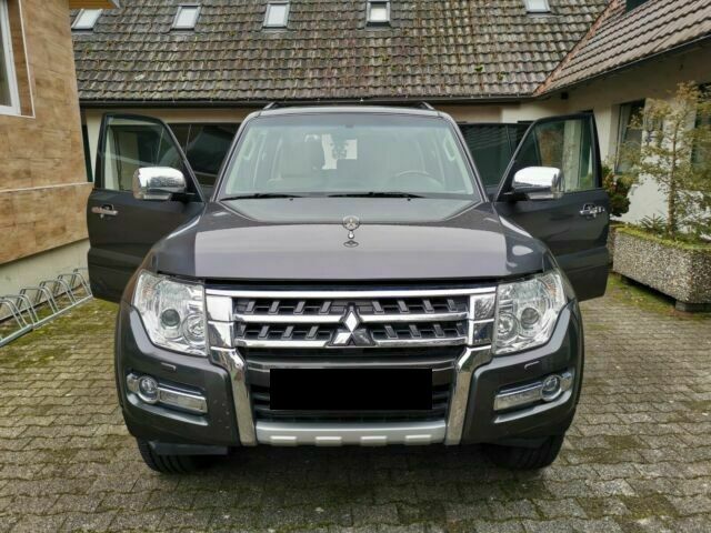 Mitsubishi Pajero • 2017 • 77,000 km 1