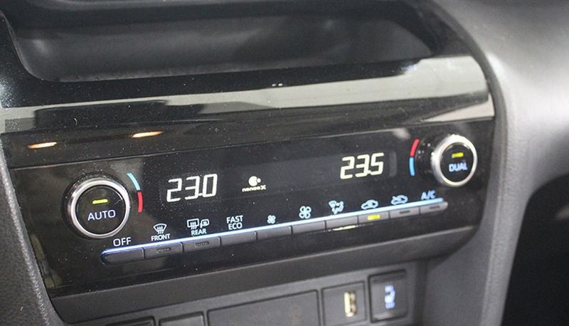 Toyota Yaris • 2022 • 49,000 km 12