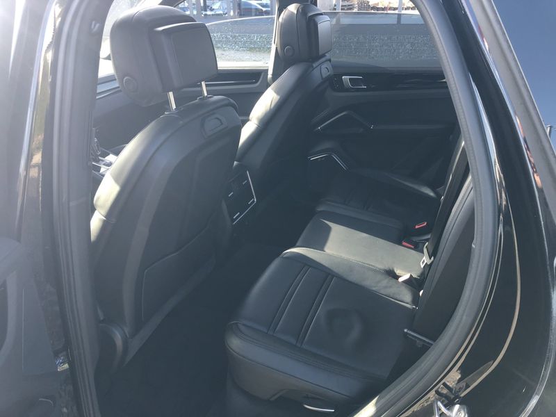 Porsche Cayenne • 2018 • 95,000 km 5