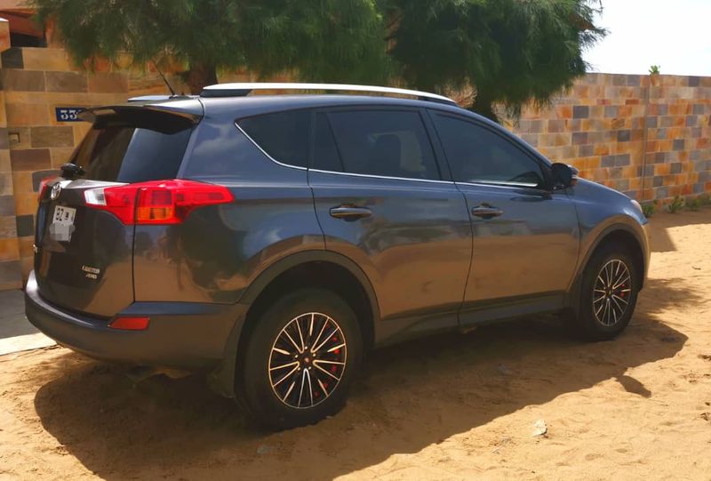 Toyota RAV4 • 2014 • 77,000 km 3