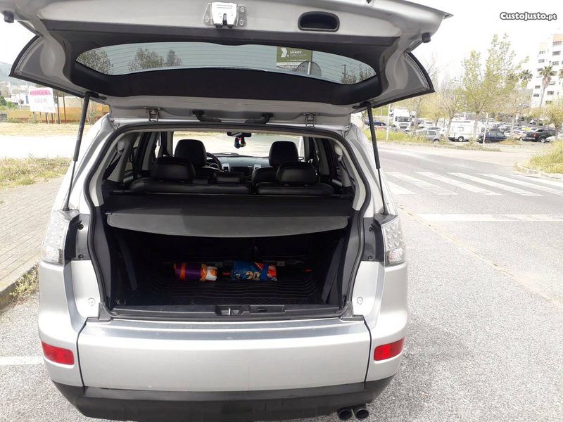 Mitsubishi Outlander • 2009 • 180,000 km 2