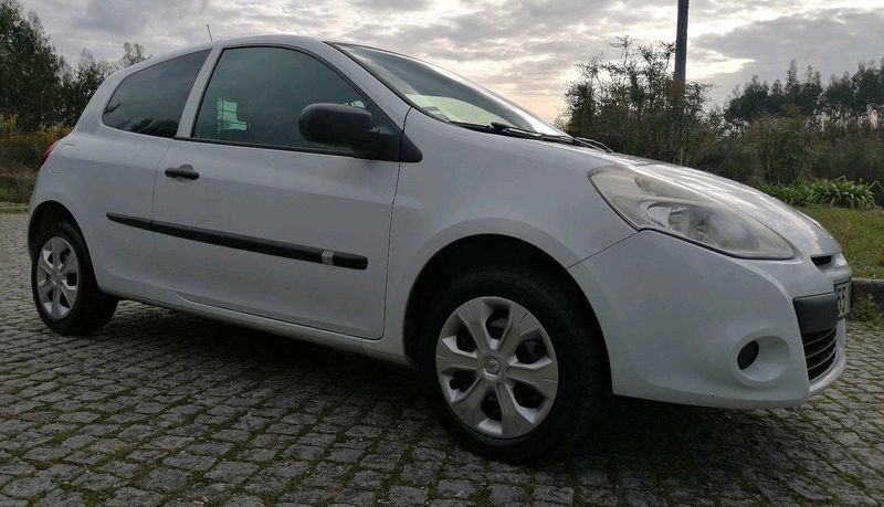 Renault Clio • 2010 • 450,000 km 5