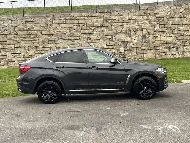 BMW X6 • 2024 • 30,212 km 2