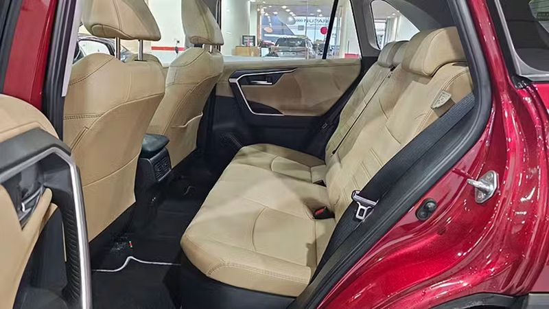 Toyota RAV4 • 2023 • 38,609 km 5