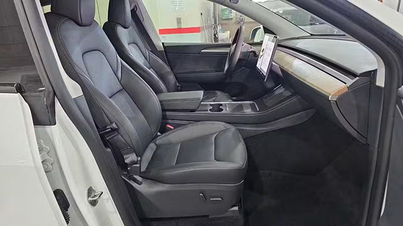 Tesla Model Y • 2024 • 16,942 km 22