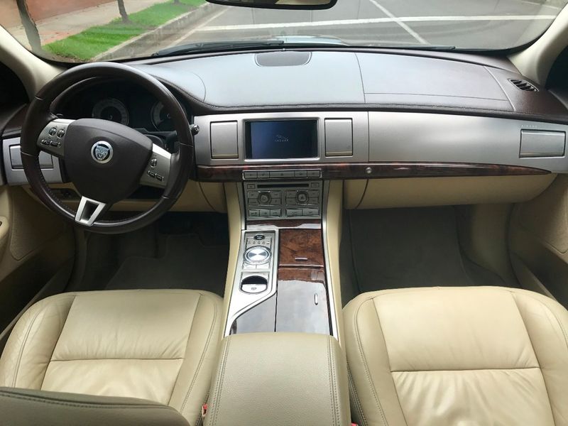 Jaguar XF • 2011 • 130,000 km 10
