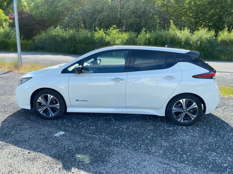 Nissan Leaf • 2018 • 130,000 km 10