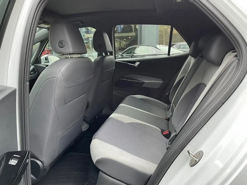 Volkswagen ID.4 • 2020 • 61,800 km 9