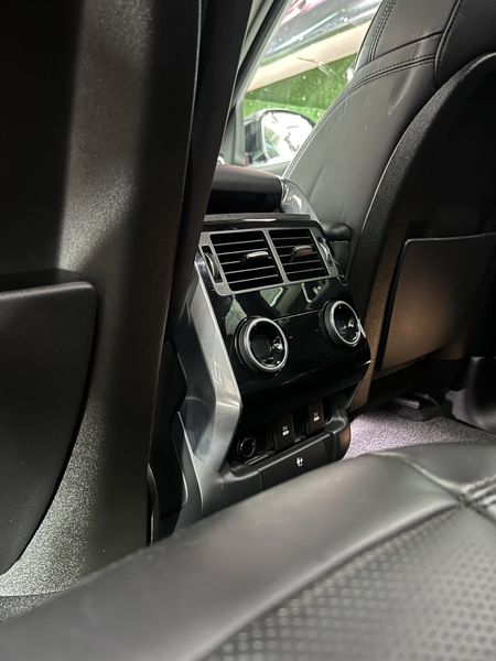 Land Rover Range Rover • 2020 • 150,000 km 12