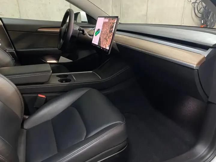 Tesla Model 3 • 2021 • 47,000 km 6