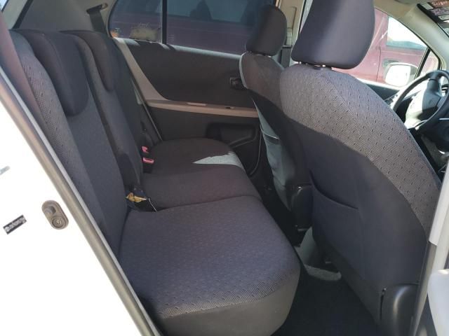 Toyota Yaris • 2009 • 33 km 4