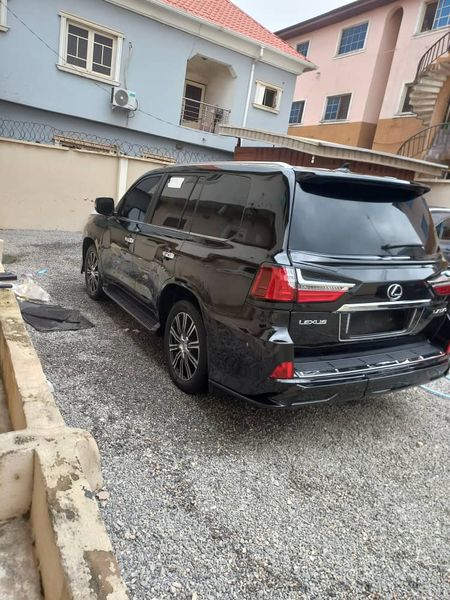 Lexus LX • 2023 • 82,000 km 12